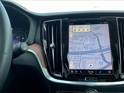 Certified 2024 Volvo V60 B5 Cross Country Plus image 9