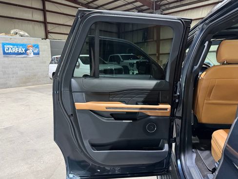 Used 2022 Ford Expedition Max Platinum AWD/4WD image 16