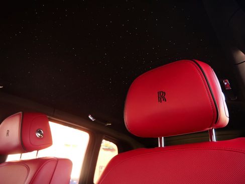 Used 2022 Rolls-Royce Cullinan w/ Cullinan Package image 10