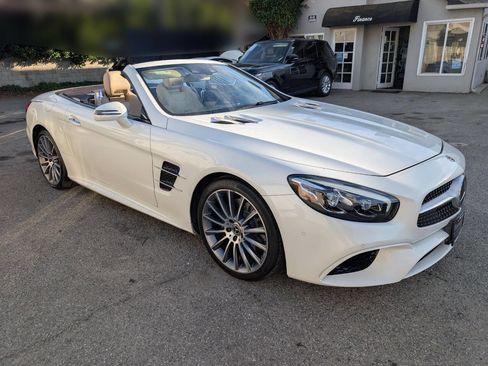 Used 2019 Mercedes-Benz SL 550 image 2