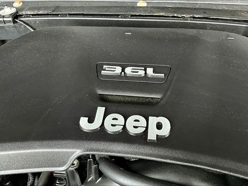 Used 2019 Jeep Wrangler Unlimited Sahara w/ Dual Top Group image 30