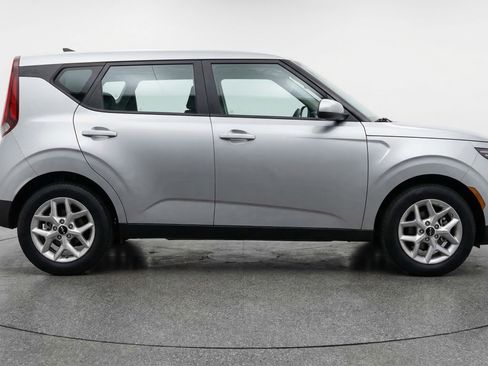 Used 2025 Kia Soul LX w/ LX Technology Package FWD image 11