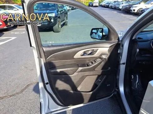 Used 2018 Chevrolet Traverse LT image 8