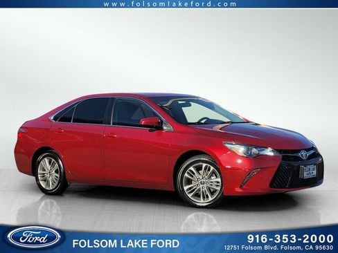 Used 2016 Toyota Camry SE image 1