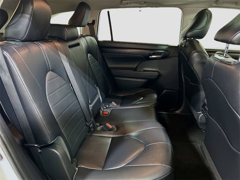 Used 2023 Toyota Highlander XLE image 26