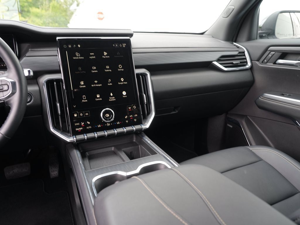 Certified 2026 GMC Acadia Elevation w/ Elevation Premium Package AWD/4WD image 21