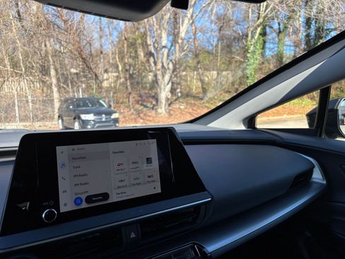 Used 2025 Toyota Prius LE image 35