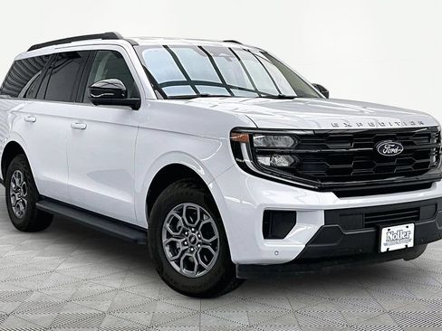 Certified 2025 Ford Expedition Active AWD/4WD image 12