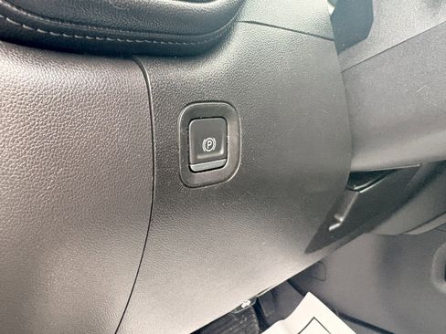 Used 2020 Chevrolet Silverado 1500 RST image 17