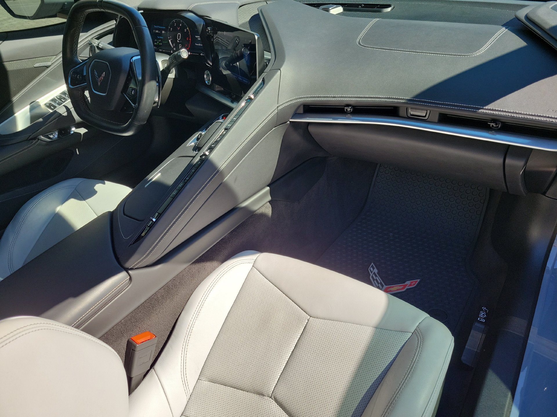 Used 2024 Chevrolet Corvette Stingray Convertible w/ Z51 Performance Package RWD image 3