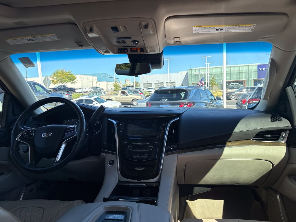 Used 2019 Cadillac Escalade Luxury RWD image 29