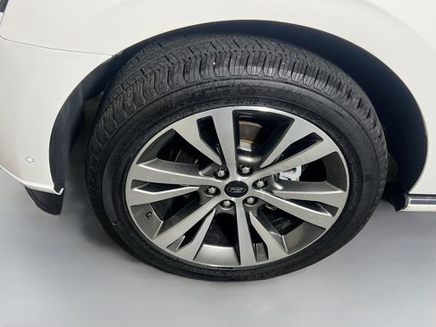 Used 2021 Ford Expedition Platinum image 13