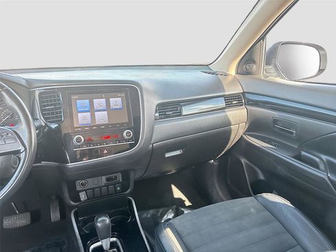Used 2020 Mitsubishi Outlander SE image 24
