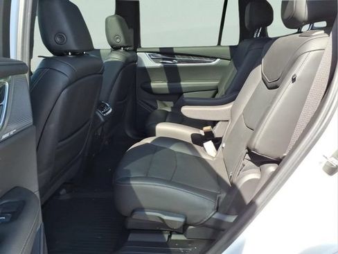 Used 2023 Cadillac XT6 Premium Luxury w/ Technology Package AWD/4WD image 22