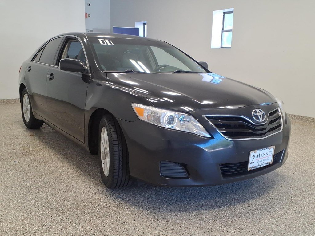Used 2011 Toyota Camry LE w/ LE Extra-Value Pkg FWD image 3