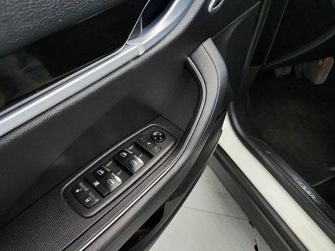 Used 2020 Maserati Levante AWD/4WD image 22