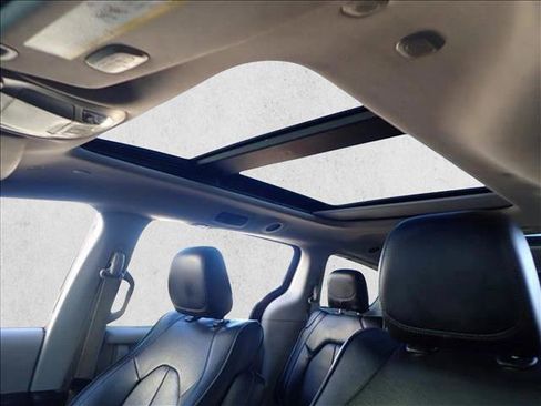 Used 2020 Chrysler Pacifica Limited image 15