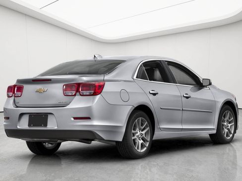 Used 2016 Chevrolet Malibu LT w/ Power Convenience Package FWD image 3