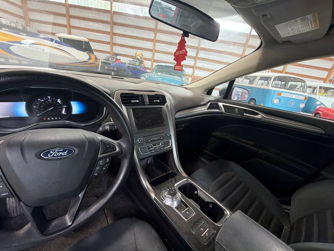 Used 2018 Ford Fusion SE FWD image 13