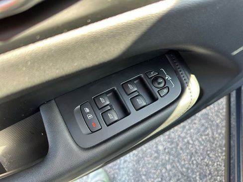 Used 2023 Volvo XC60 B5 Plus w/ Climate Package image 19