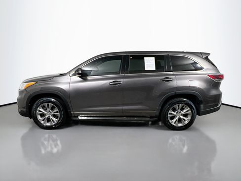 Used 2015 Toyota Highlander Plus FWD image 9