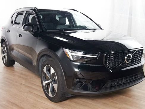 Certified 2026 Volvo XC40 B5 Plus AWD/4WD image 3