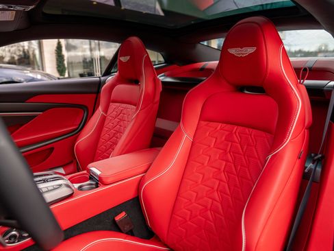 Used 2025 Aston Martin Vanquish image 13