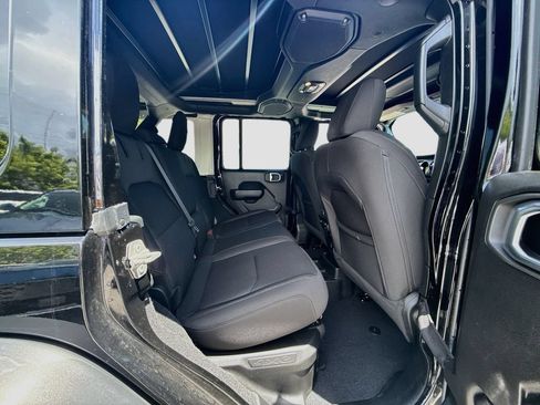 Used 2023 Jeep Wrangler Unlimited w/ Sun & Screen Package AWD/4WD image 31