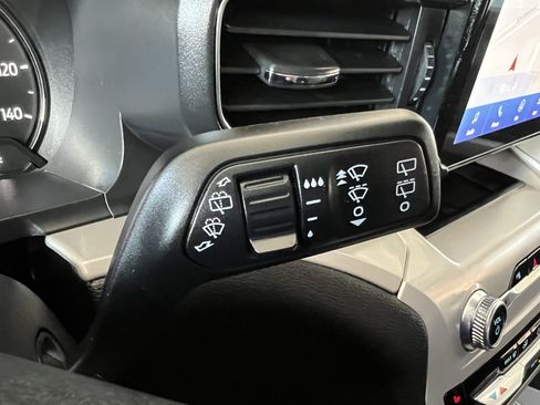 Used 2024 Ford Explorer XLT w/ Equipment Group 202A AWD/4WD image 39
