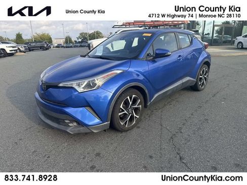 Used 2019 Toyota C-HR XLE FWD image 1