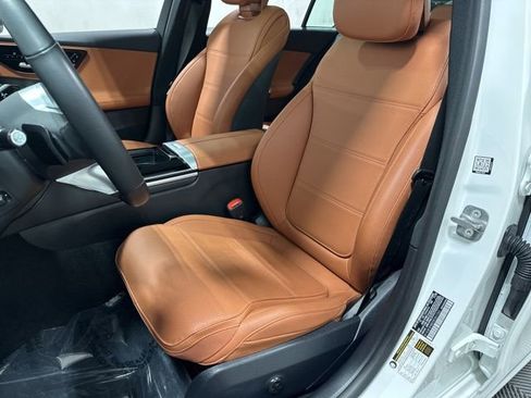 Used 2025 Mercedes-Benz C 300 4MATIC Sedan image 28