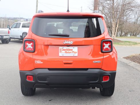 Used 2021 Jeep Renegade Latitude FWD image 8