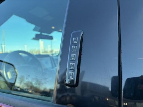 Certified 2022 Ford F250 Lariat w/ Black Appearance Package image 21