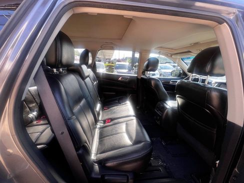Used 2014 Nissan Pathfinder SL w/ SL Premium Package FWD image 12