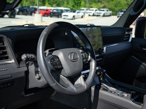Used 2024 Lexus GX 550 w/ Accessory Package (2T) AWD/4WD image 22