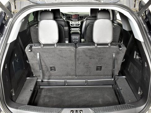 Used 2020 Ford Explorer XLT w/ Equipment Group 202A image 25