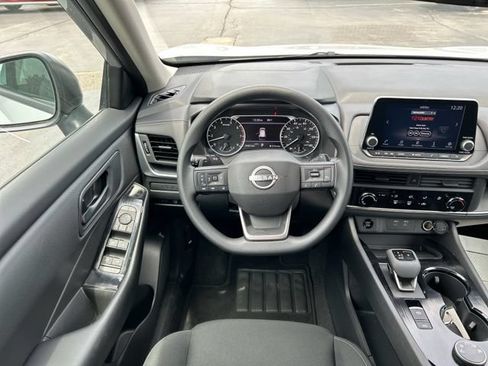 Used 2025 Nissan Rogue S AWD/4WD image 72