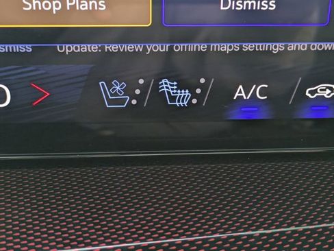 Used 2024 Chevrolet Traverse RS image 29