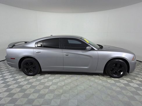 Used 2013 Dodge Charger SE w/ Connectivity Group image 4