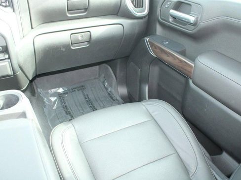 Used 2019 GMC Sierra 1500 SLT image 16