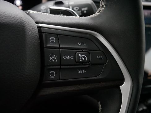 Certified 2023 Jeep Grand Cherokee Limited w/ Luxury Tech Group II image 25