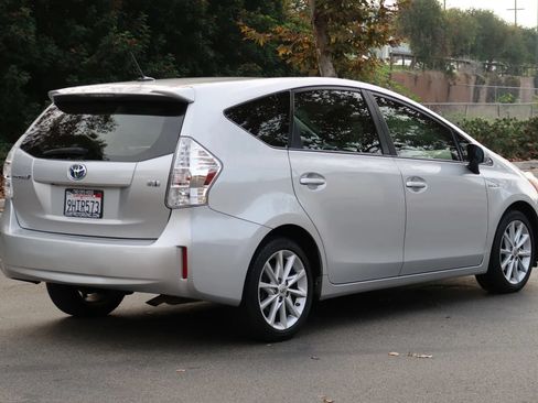Used 2012 Toyota Prius V Five FWD image 5