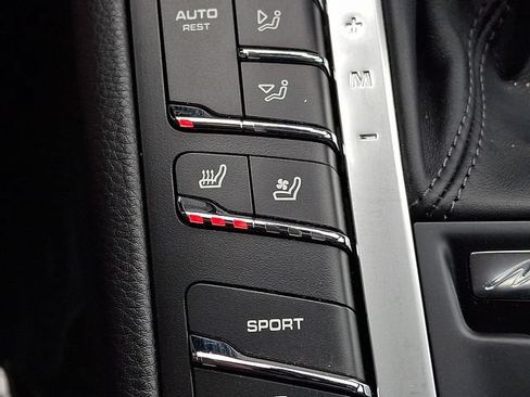 Certified 2020 Porsche Macan AWD/4WD image 27