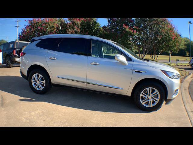 Used 2020 Buick Enclave Essence w/ Sound and Sites Package FWD image 9