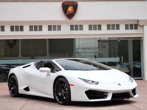 Used 2017 Lamborghini Huracan LP 580-2 RWD image 1