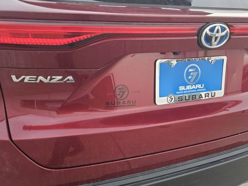 Used 2021 Toyota Venza LE w/ Carpet Mat Package (TMS) AWD/4WD image 7