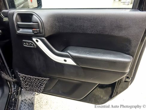 Used 2015 Jeep Wrangler Unlimited Sahara image 22