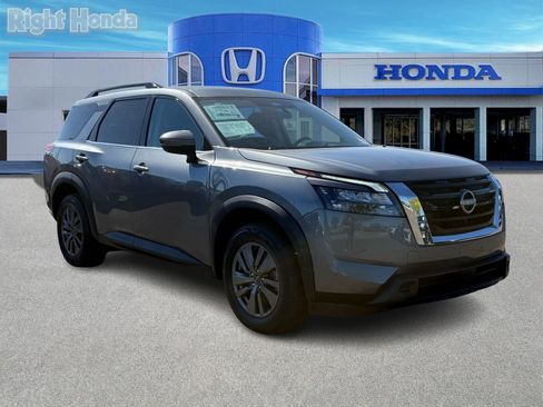 Used 2024 Nissan Pathfinder SV image 10