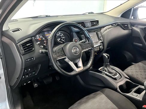 Used 2020 Nissan Rogue Sport SV w/ All-Weather Package AWD/4WD image 2