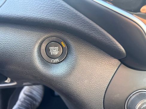 Used 2019 Jeep Cherokee Limited AWD/4WD image 18